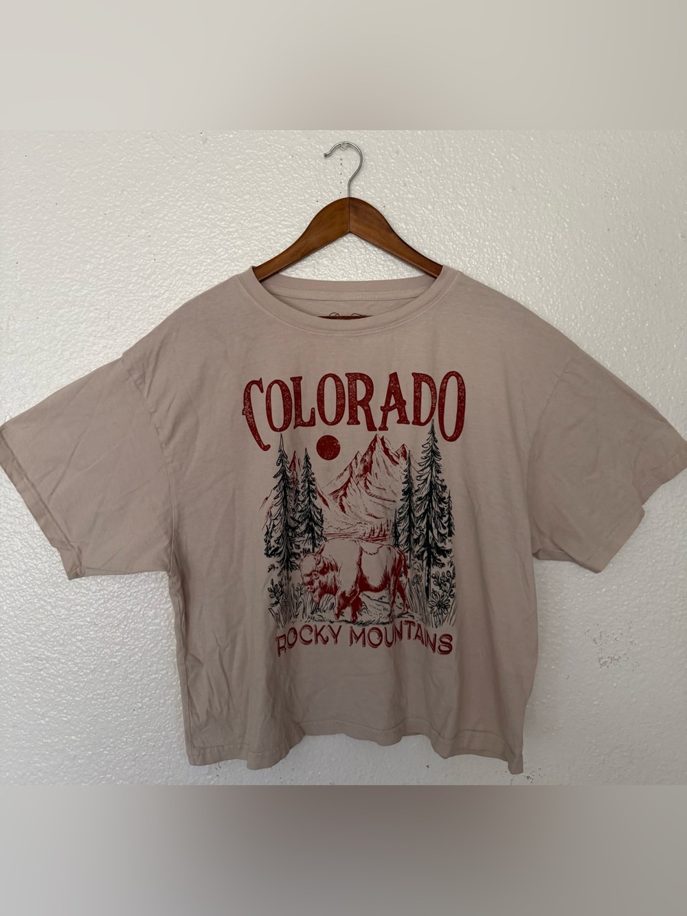Rus Tee Colorado Rocky Mountains Cotton Tee in Light Beige women’s size medium
